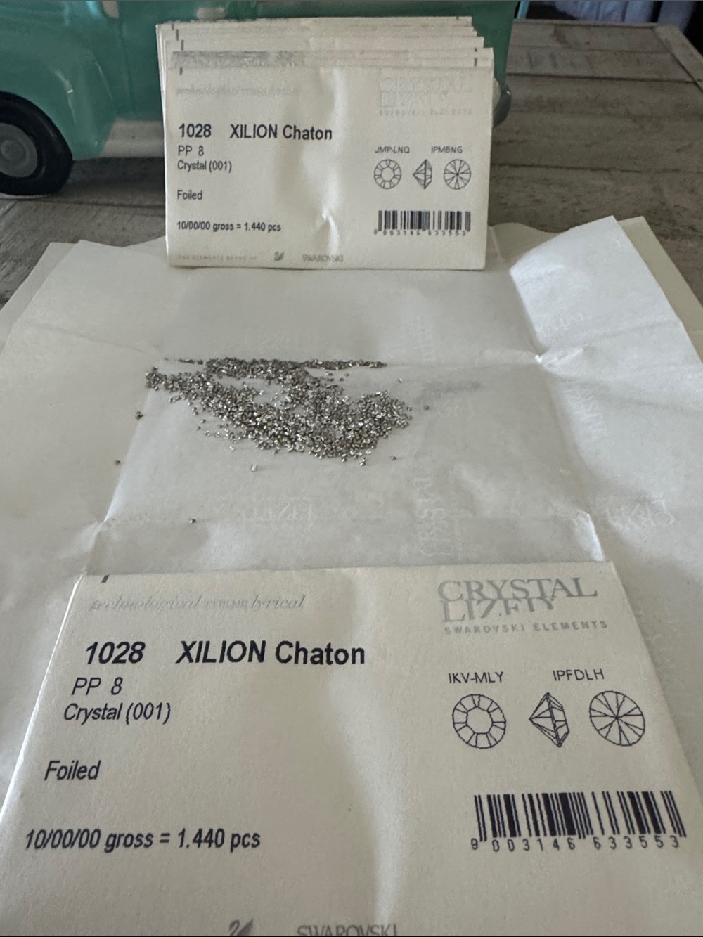 Swarovski Crystal 1028 Xilion Chaton in Silver Foiled
